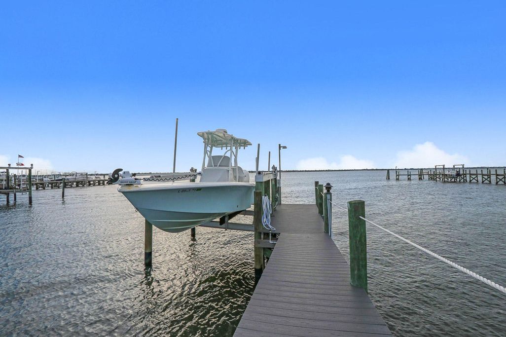 Beach House Rentals with Boat Dock - Beach Houses In Paradise