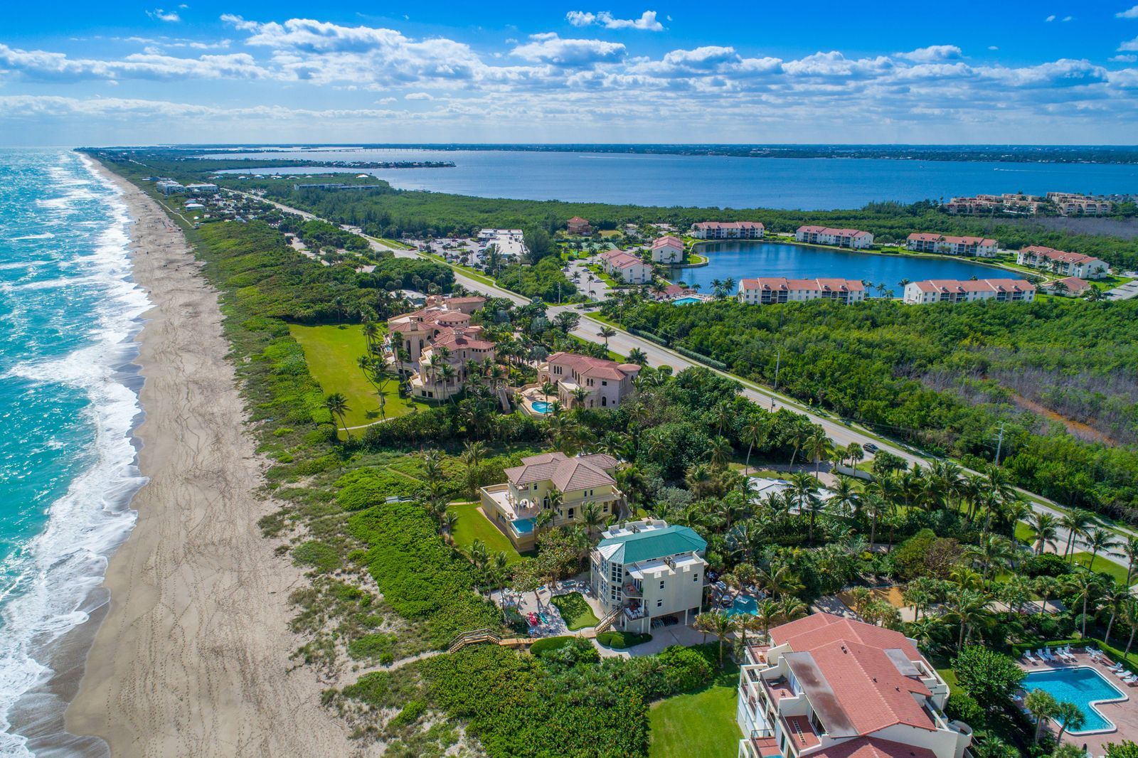 Chateau de la Mer: Jensen Beach Beachfront Estate