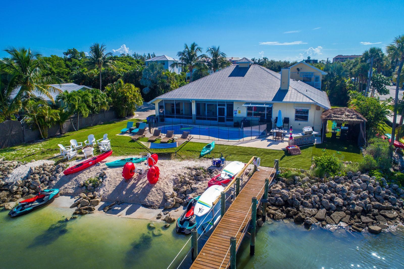 Beach House Rentals with Boat Dock - Beach Houses In Paradise
